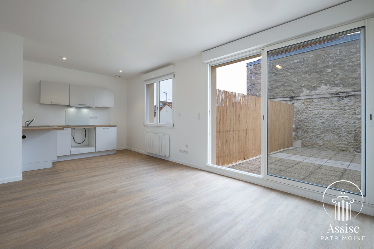 Cuisine, salon et terrasse